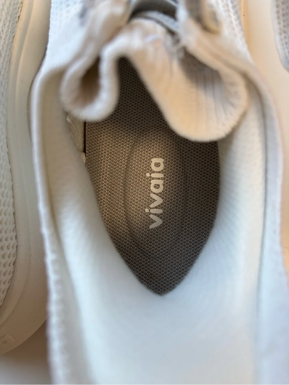 NWOT Vivaia White Knit Slip-On Sneakers with Toggle Lace Kids Size 2.5
